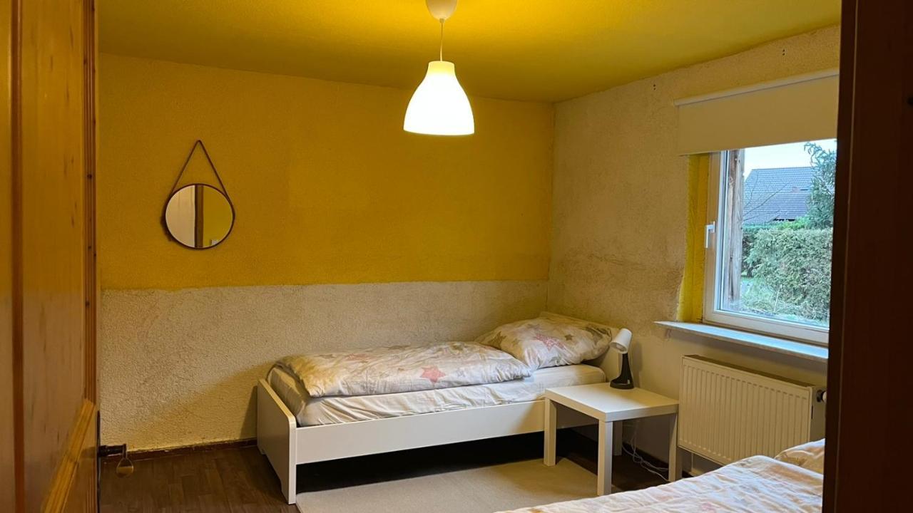 Monteure, Ganzes Haus, Schwarzheide, Haus 1 Apartment Luaran gambar