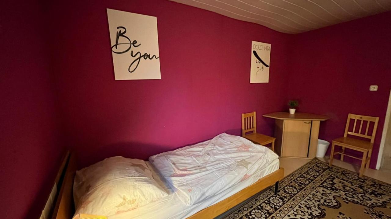 Monteure, Ganzes Haus, Schwarzheide, Haus 1 Apartment Luaran gambar