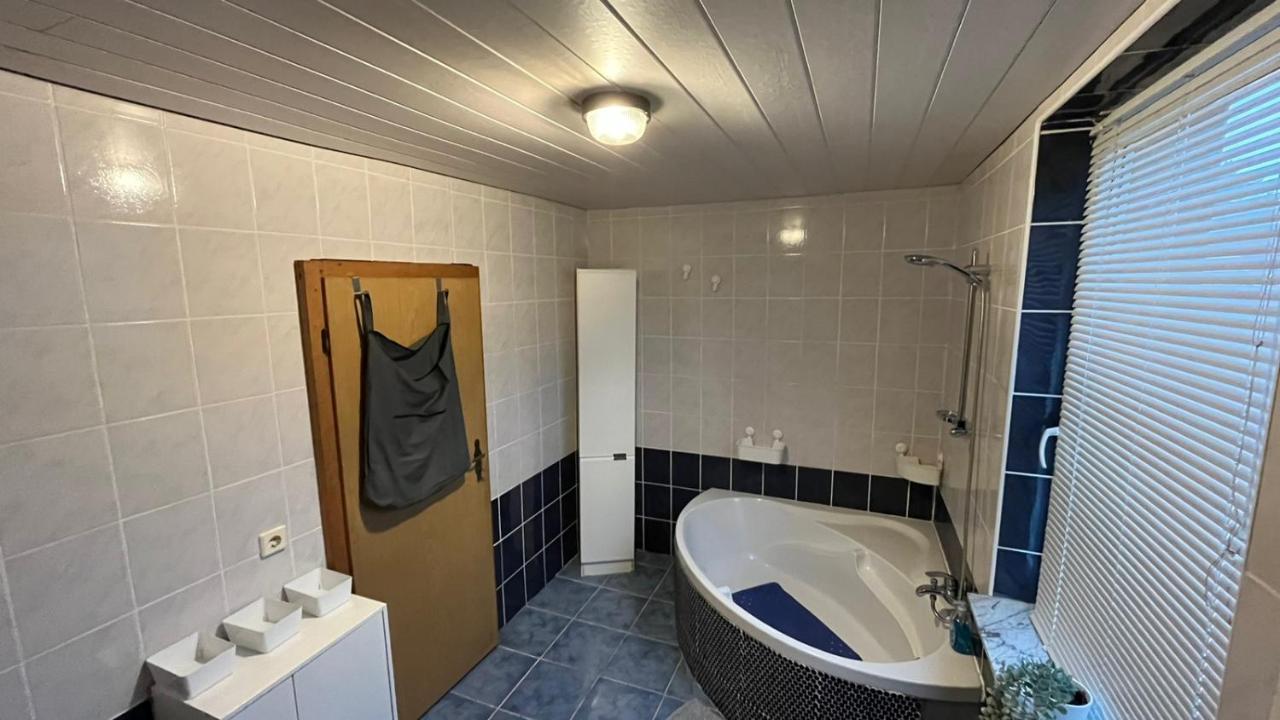 Monteure, Ganzes Haus, Schwarzheide, Haus 1 Apartment Luaran gambar