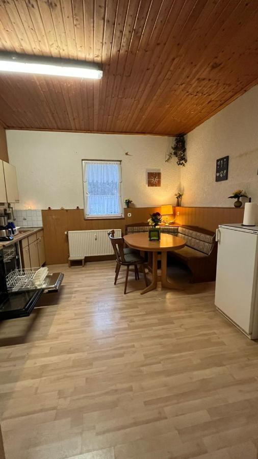 Monteure, Ganzes Haus, Schwarzheide, Haus 1 Apartment Luaran gambar