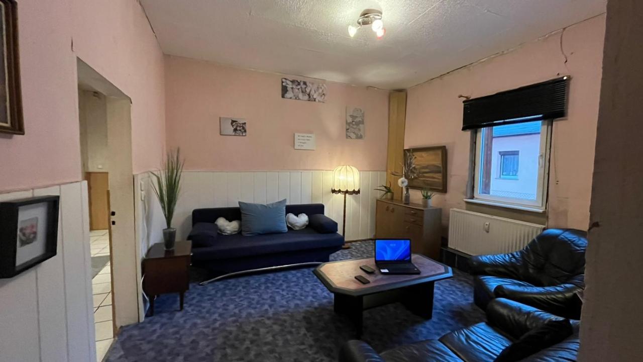 Monteure, Ganzes Haus, Schwarzheide, Haus 1 Apartment Luaran gambar