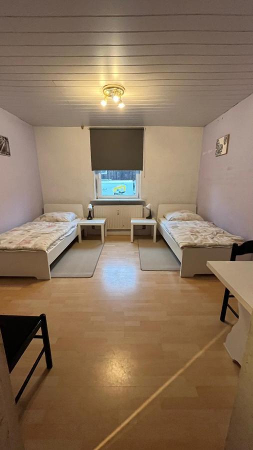 Monteure, Ganzes Haus, Schwarzheide, Haus 1 Apartment Luaran gambar