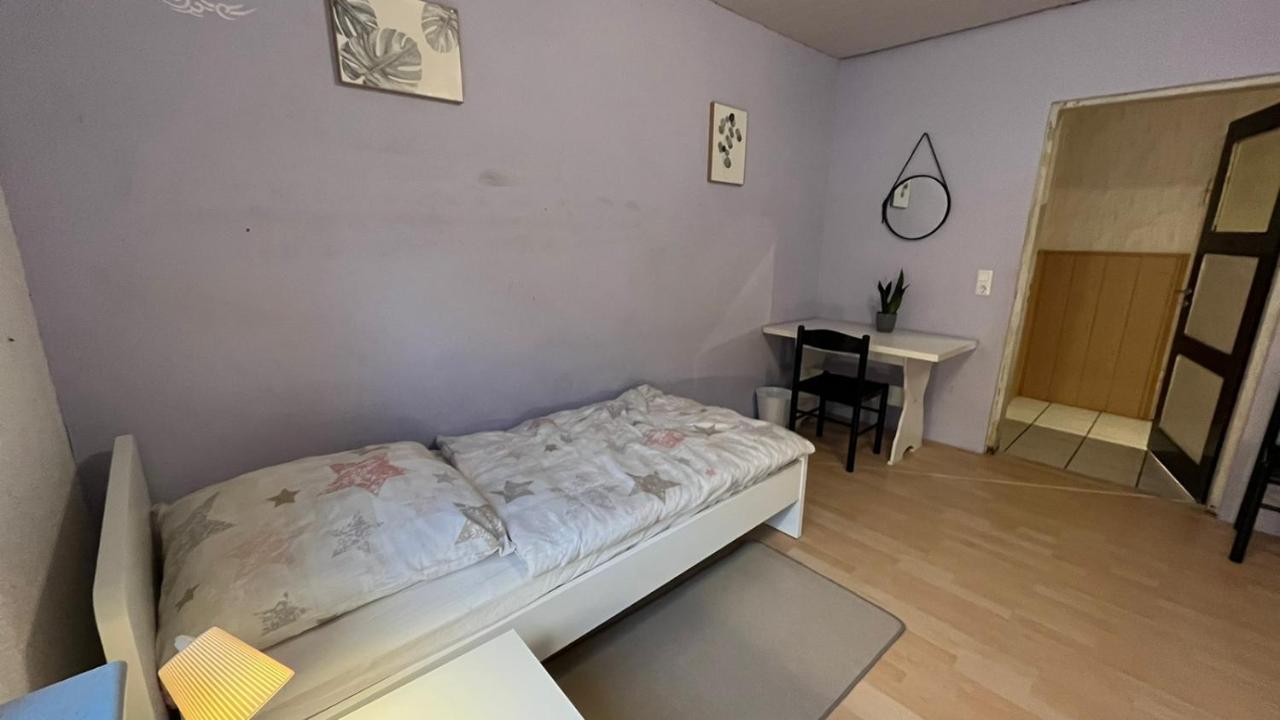 Monteure, Ganzes Haus, Schwarzheide, Haus 1 Apartment Luaran gambar