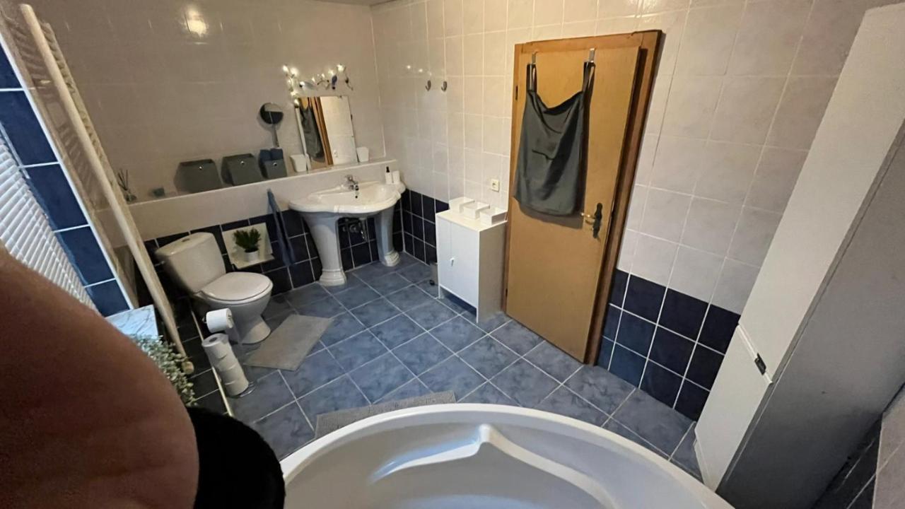 Monteure, Ganzes Haus, Schwarzheide, Haus 1 Apartment Luaran gambar