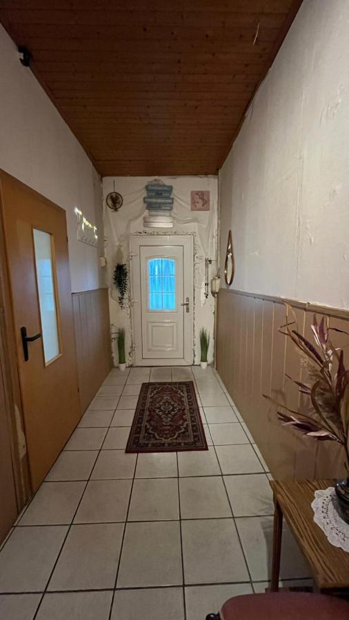 Monteure, Ganzes Haus, Schwarzheide, Haus 1 Apartment Luaran gambar