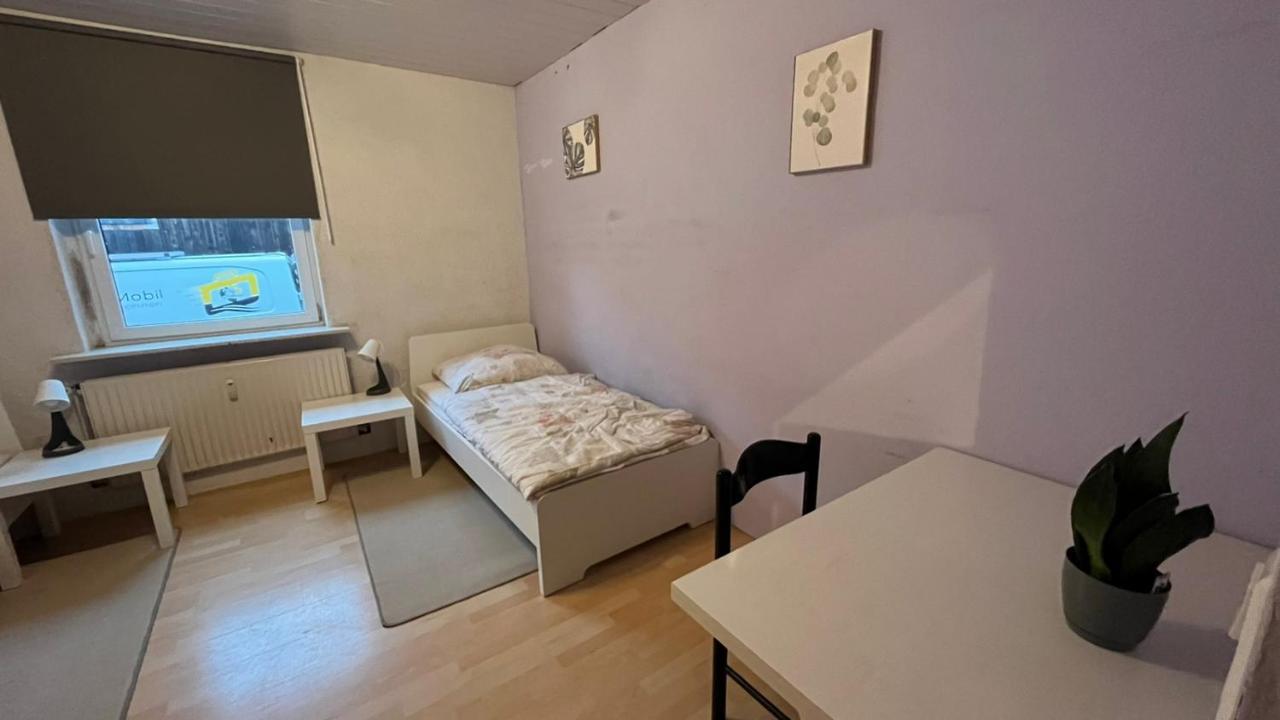 Monteure, Ganzes Haus, Schwarzheide, Haus 1 Apartment Luaran gambar