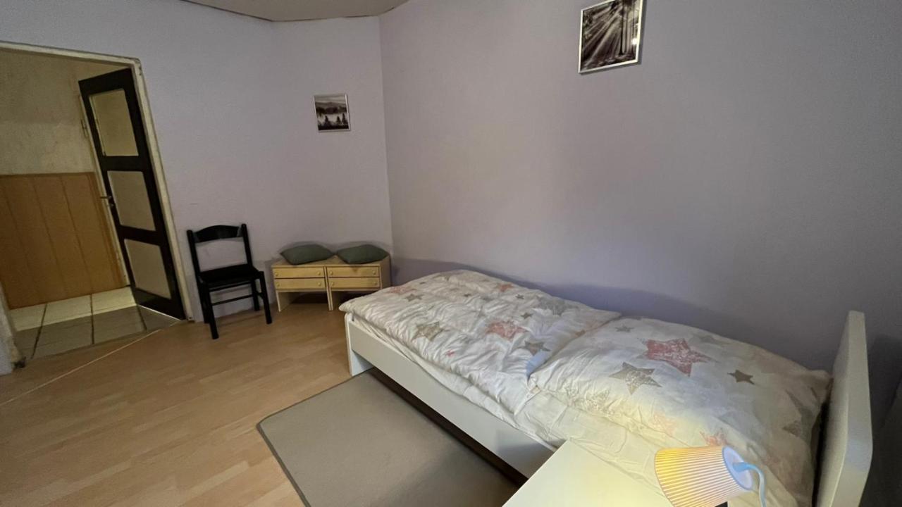 Monteure, Ganzes Haus, Schwarzheide, Haus 1 Apartment Luaran gambar