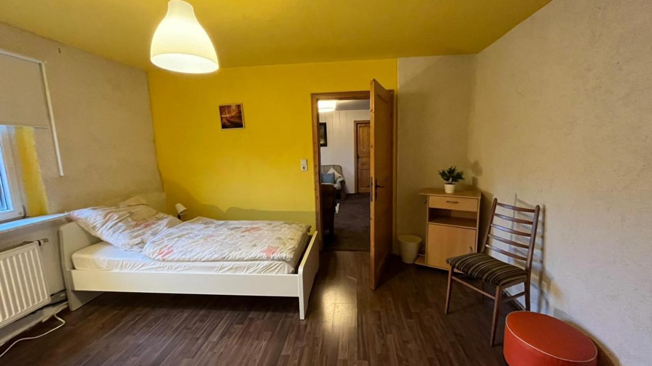Monteure, Ganzes Haus, Schwarzheide, Haus 1 Apartment Luaran gambar