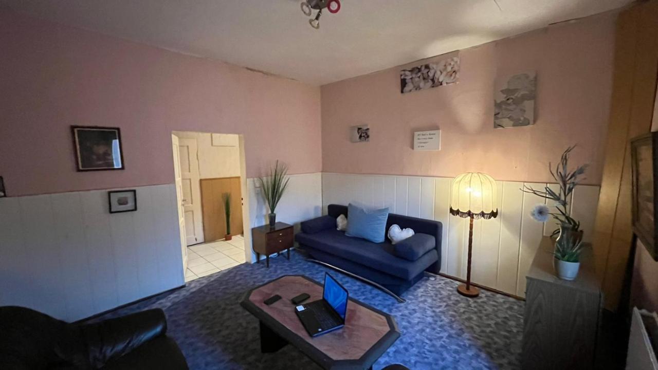 Monteure, Ganzes Haus, Schwarzheide, Haus 1 Apartment Luaran gambar