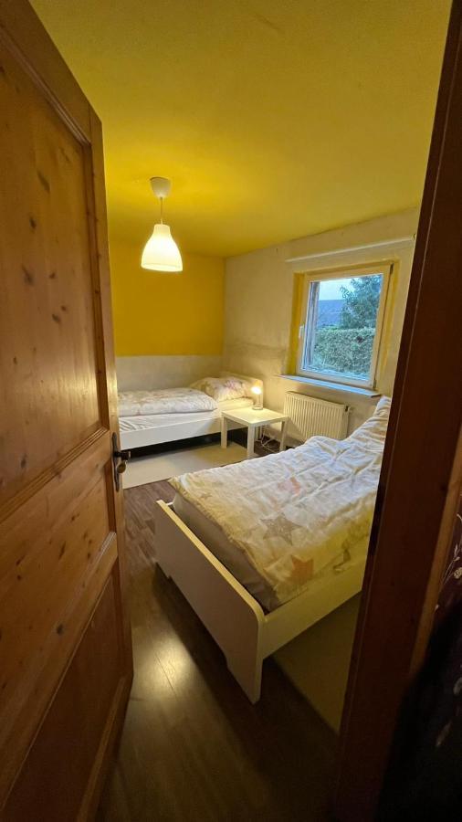 Monteure, Ganzes Haus, Schwarzheide, Haus 1 Apartment Luaran gambar