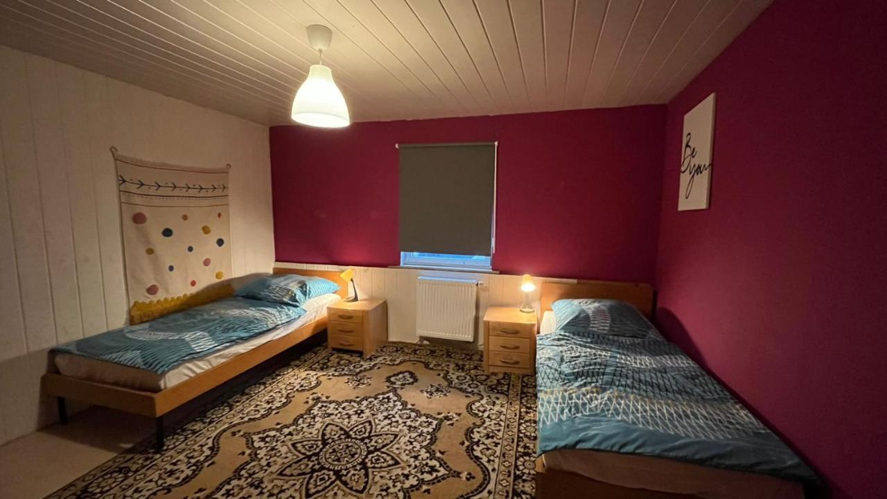 Monteure, Ganzes Haus, Schwarzheide, Haus 1 Apartment Luaran gambar