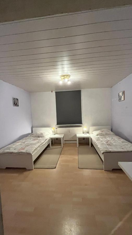 Monteure, Ganzes Haus, Schwarzheide, Haus 1 Apartment Luaran gambar